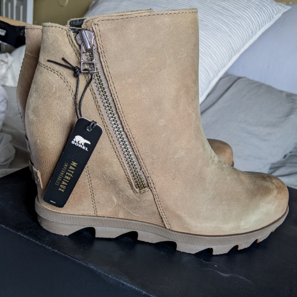 SOREL JOAN OF ARCTIC WEDGE II ZIP- ASH BROWN